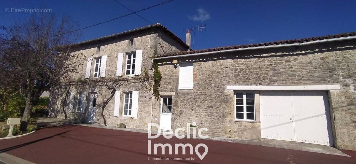 Maison à vendre, 166m², Champagne-Mouton