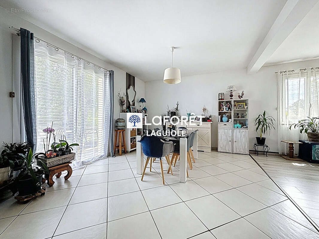 Maison à vendre, 117m², Thérondels