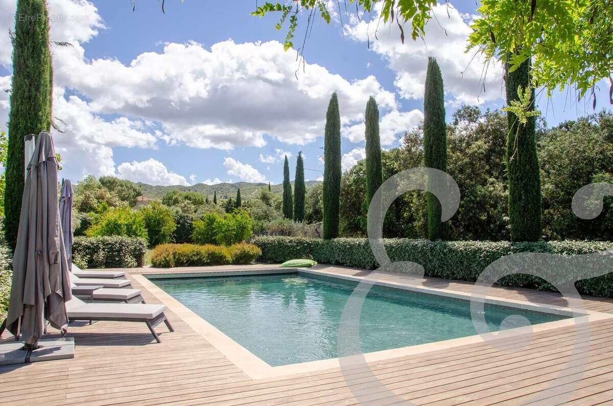 Maison à vendre, 274m², Eygalières