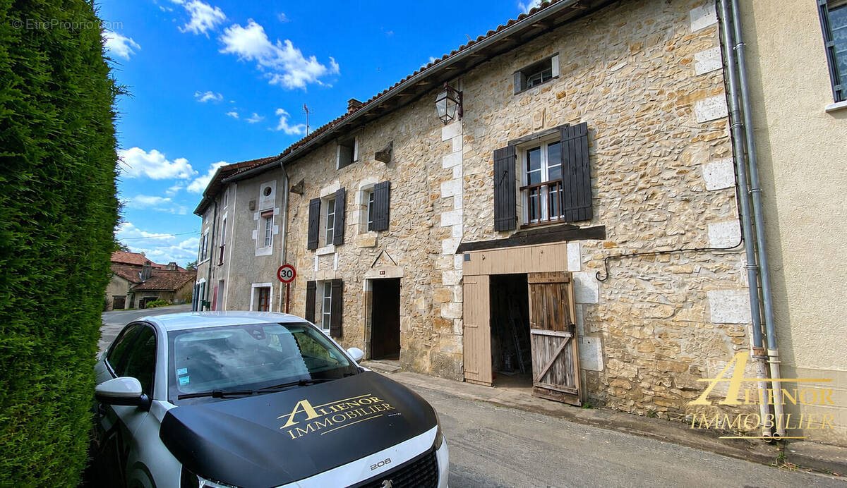 Maison à vendre, 155m², Saint-Front-la-Rivière