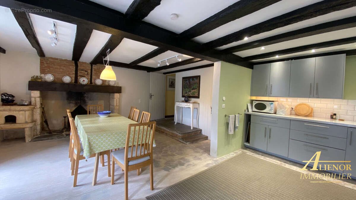 Maison à vendre, 155m², Saint-Front-la-Rivière