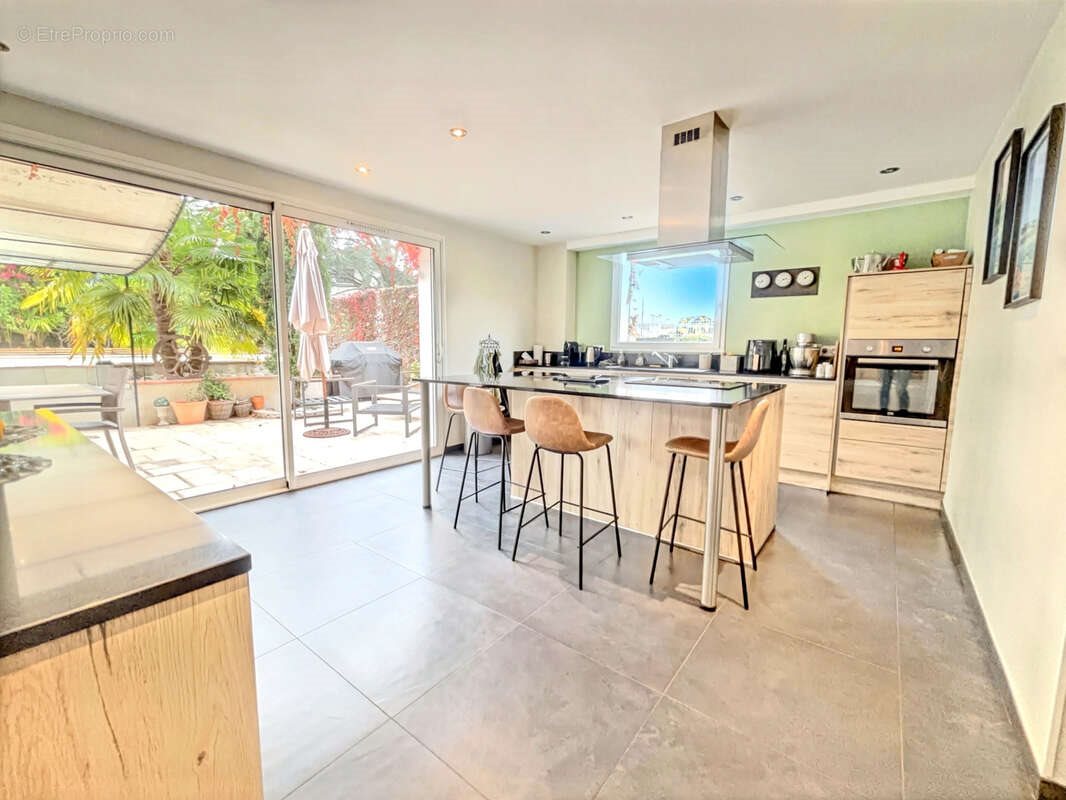 Maison à vendre, 310m², Brison-Saint-Innocent