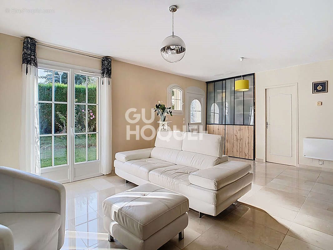 Maison à vendre, 102m², Péroy-les-Gombries