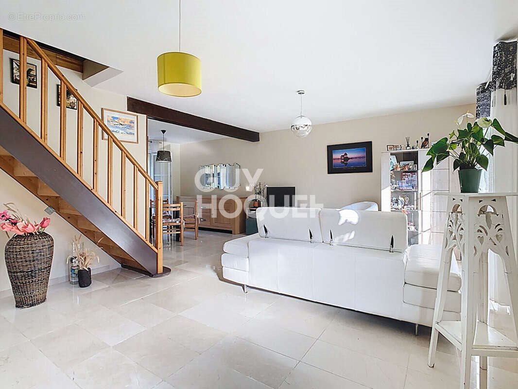 Maison à vendre, 102m², Péroy-les-Gombries