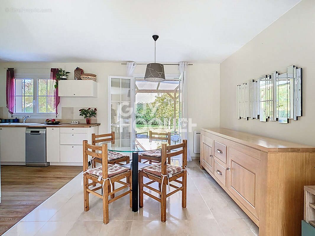 Maison à vendre, 102m², Péroy-les-Gombries