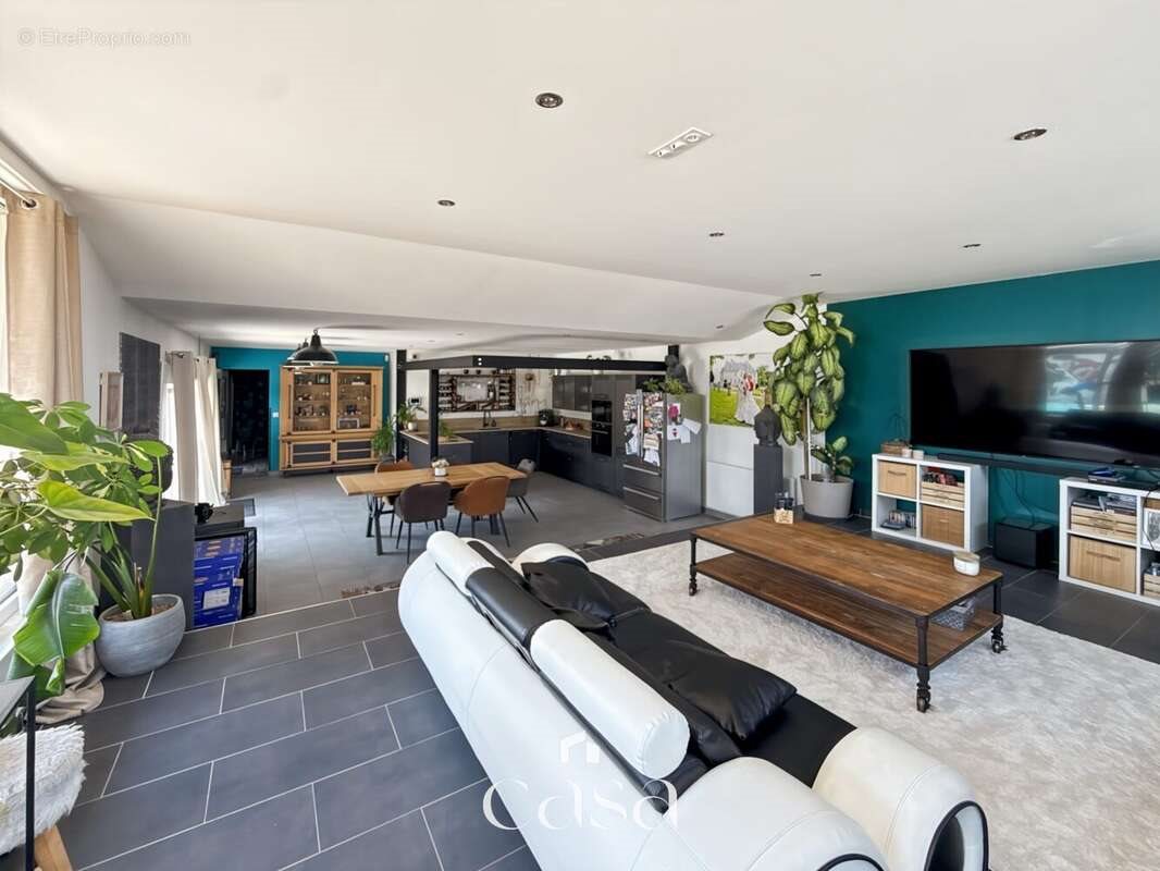 Maison à vendre, 196m², Morteaux-Couliboeuf