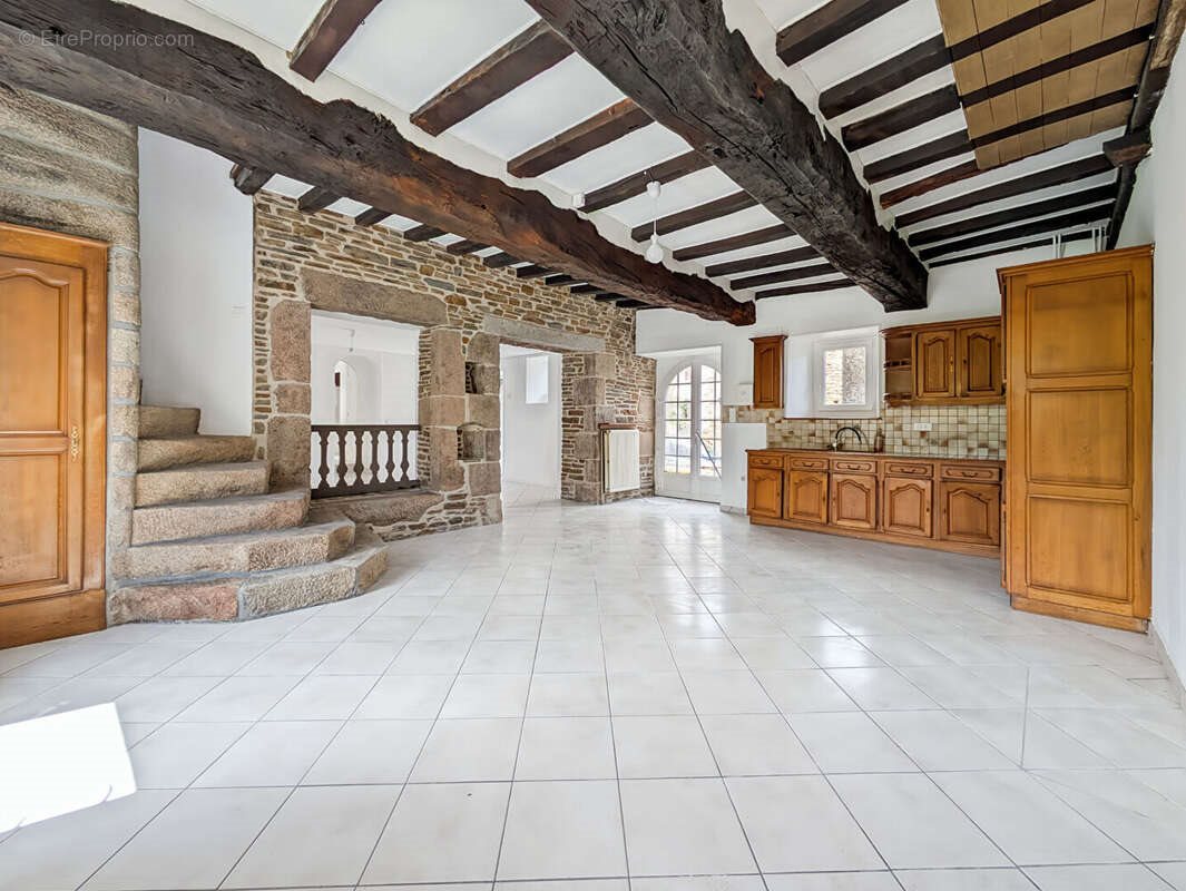 Maison à vendre, 158m², Sougéal