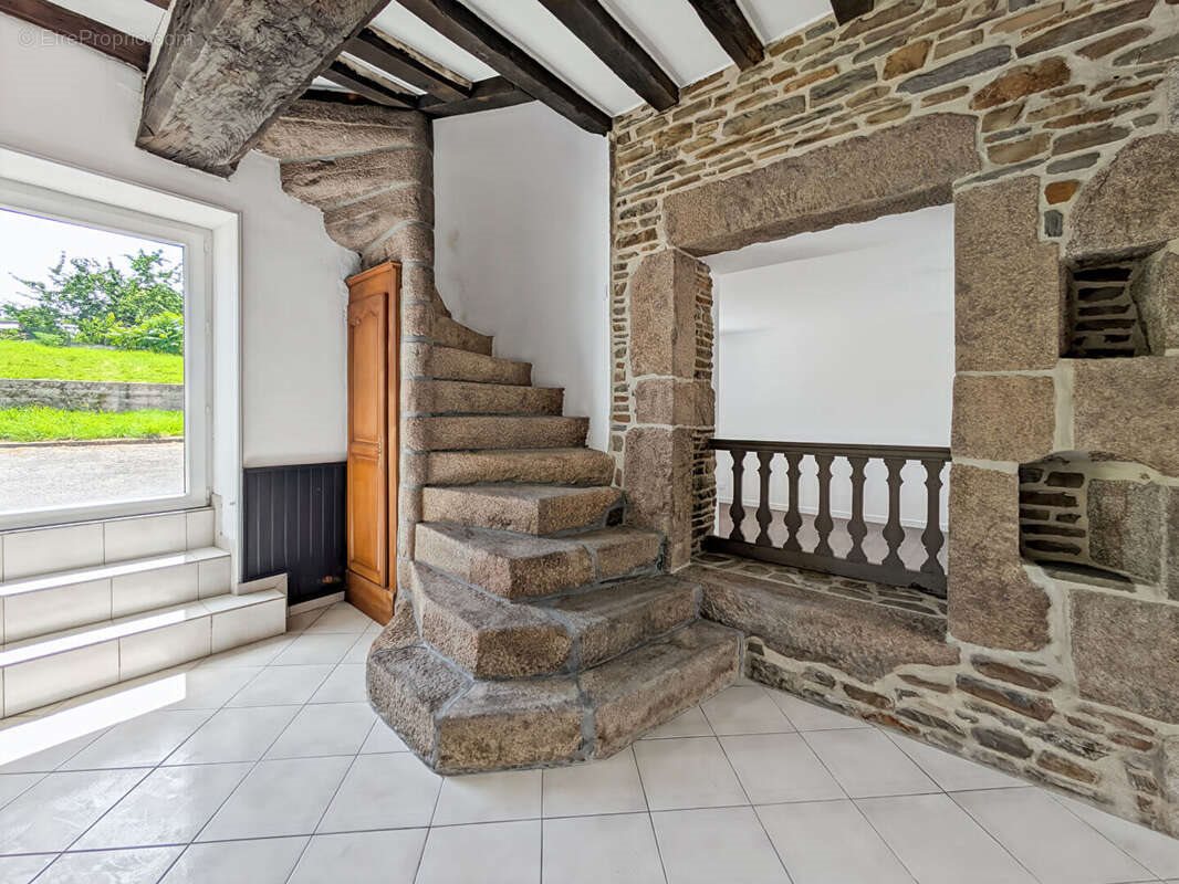 Maison à vendre, 158m², Sougéal