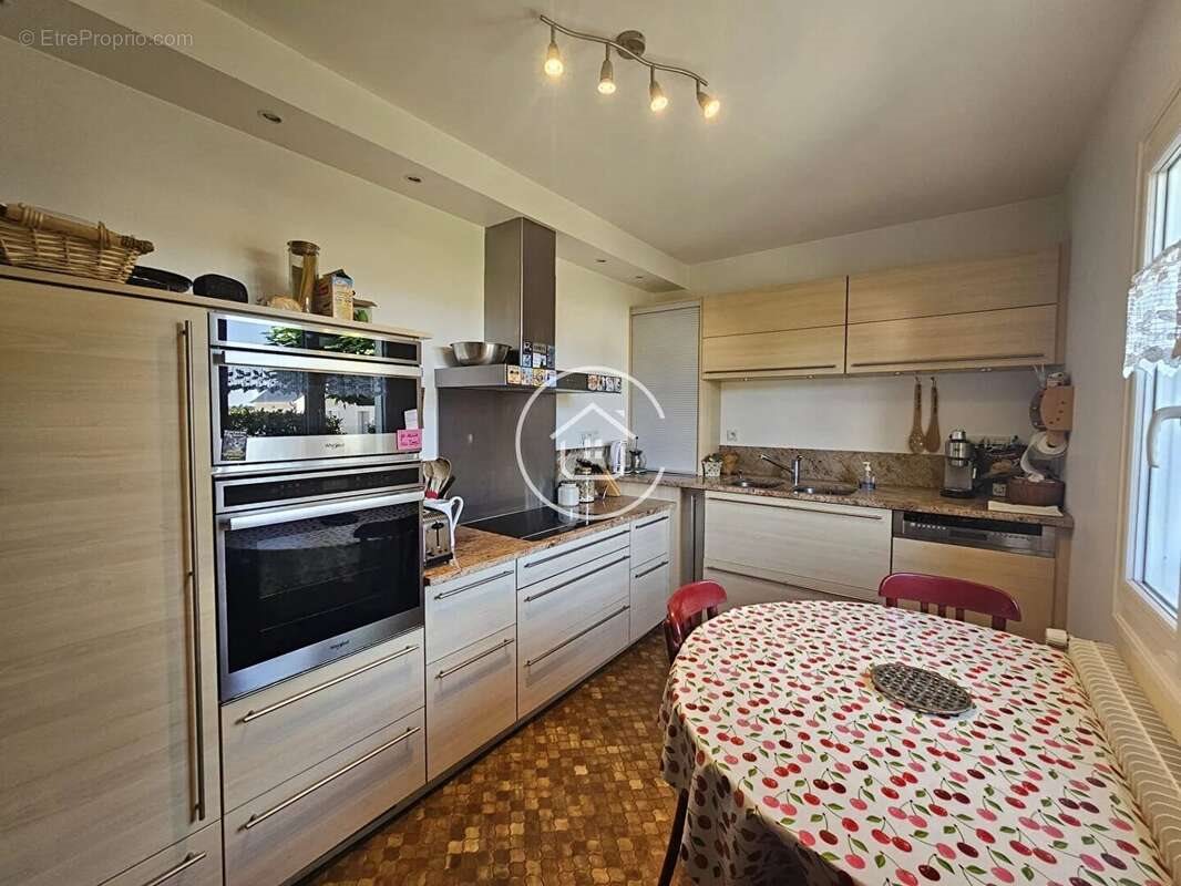 Maison à vendre, 124m², Saint-Claude-de-Diray