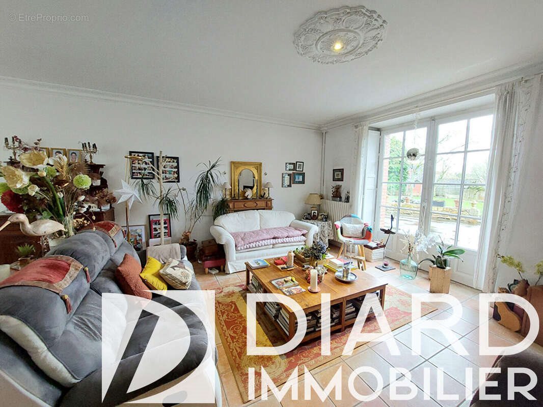 Maison à vendre, 228m², Etrelles