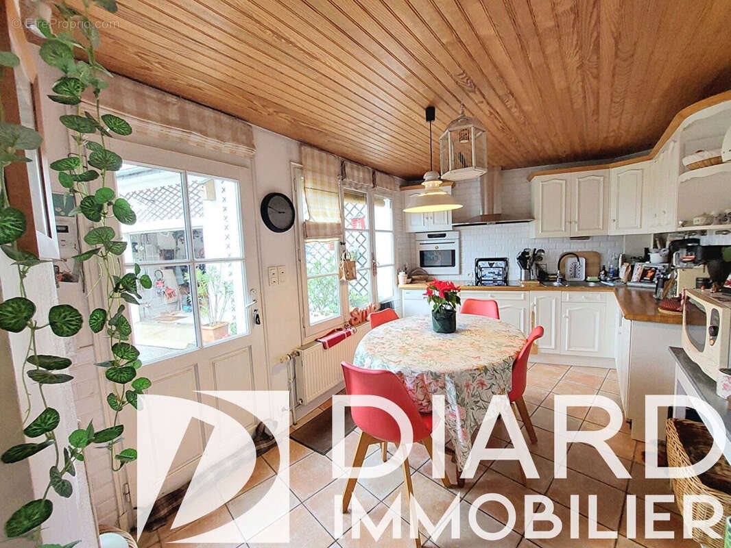 Maison à vendre, 228m², Etrelles