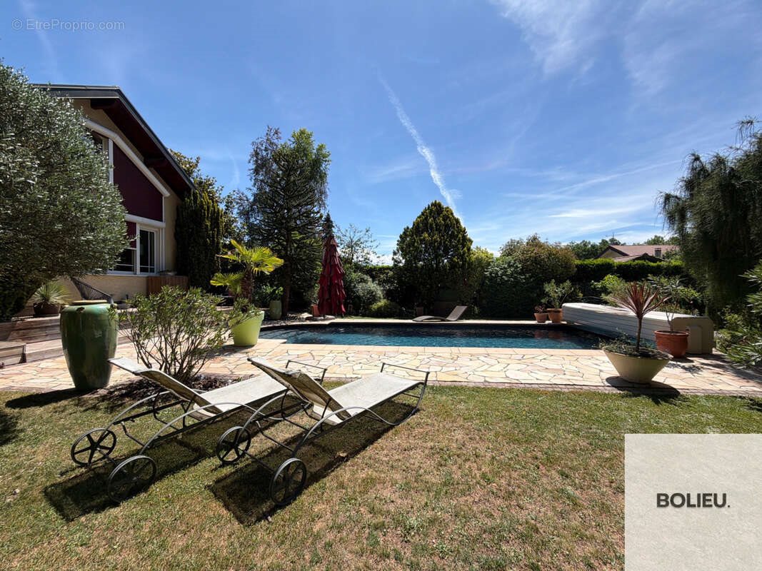 Maison à vendre, 250m², Cranves-Sales