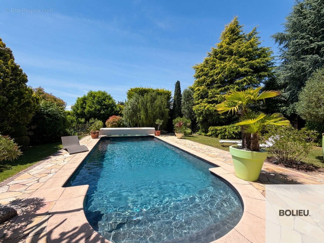 Maison à vendre, 250m², Cranves-Sales