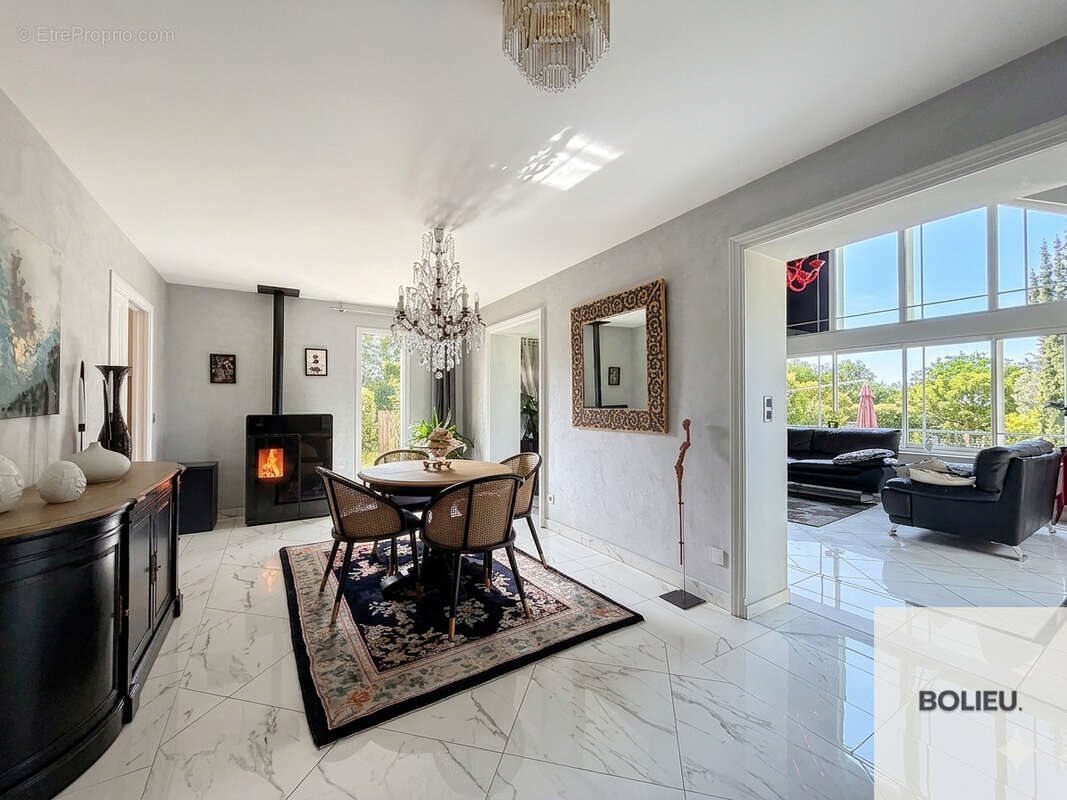 Maison à vendre, 250m², Cranves-Sales