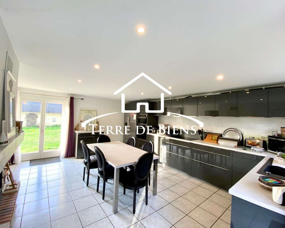 Maison à vendre, 190m², Ambleny