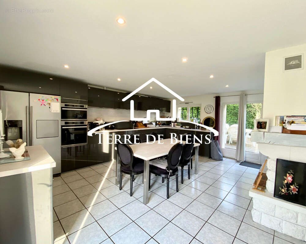 Maison à vendre, 190m², Ambleny
