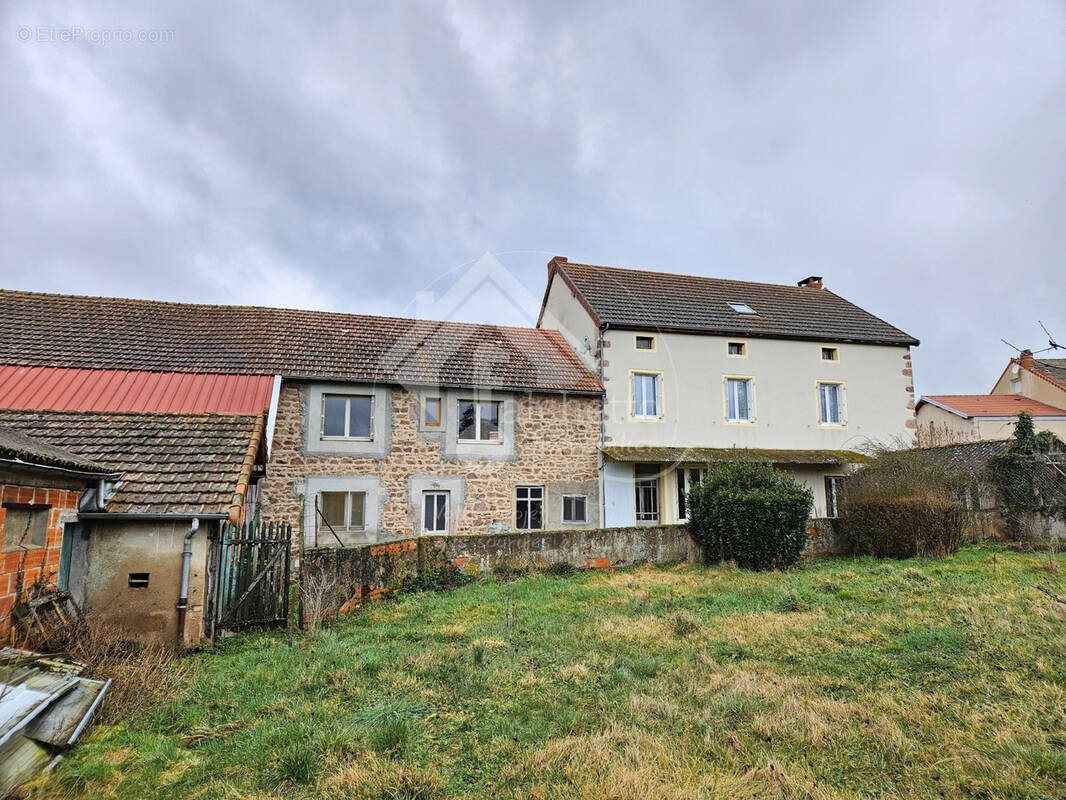 Maison à vendre, 230m², Saint-Pierre-Laval