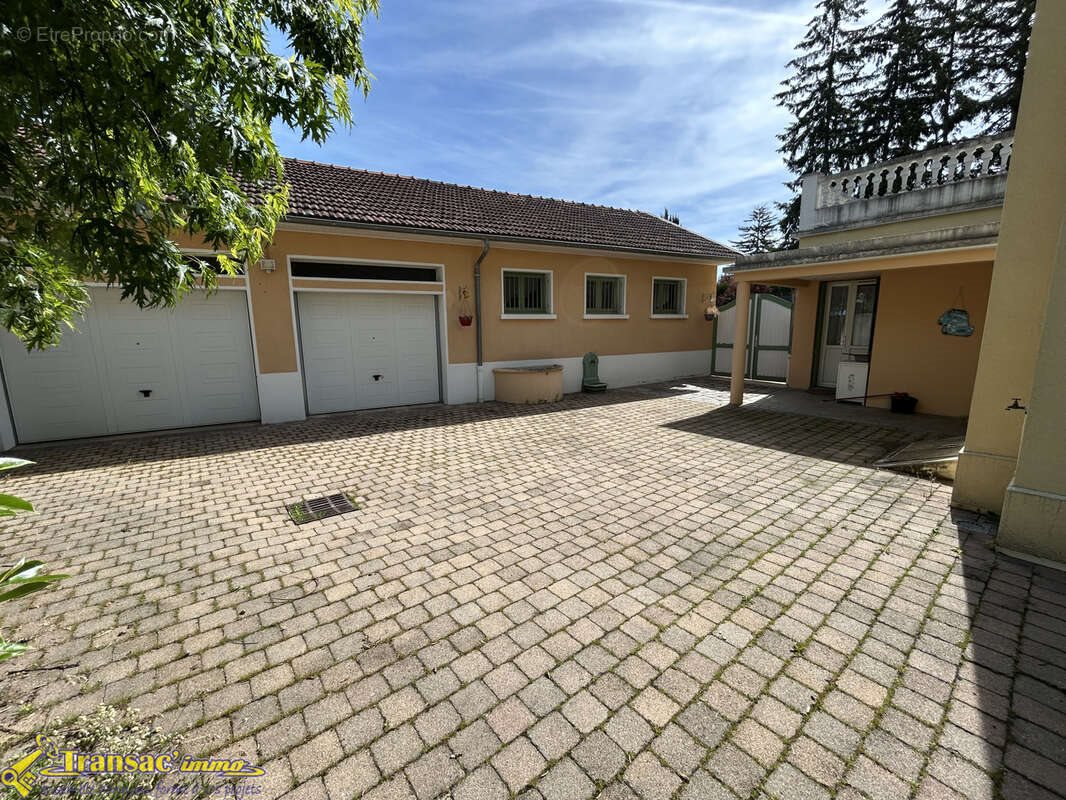 Maison à vendre, 223m², Puy-Guillaume