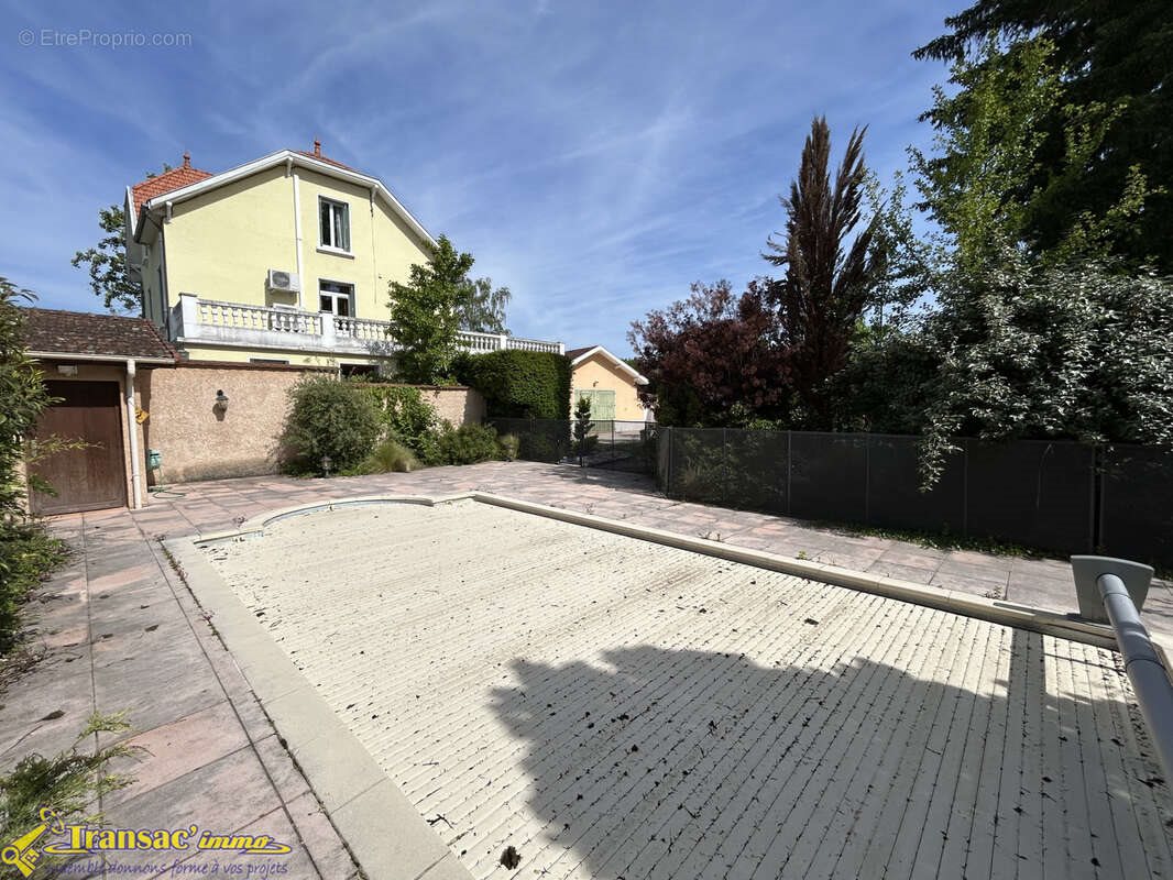 Maison à vendre, 223m², Puy-Guillaume