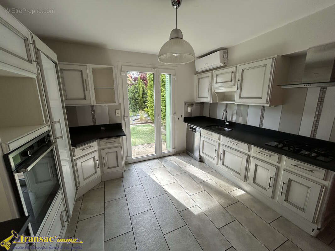 Maison à vendre, 223m², Puy-Guillaume