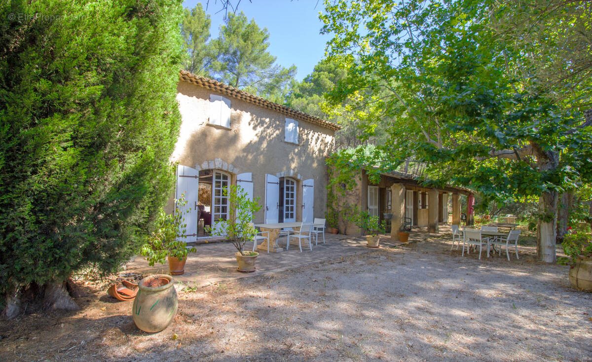 Maison à vendre, 399m², Le Revest-les-Eaux