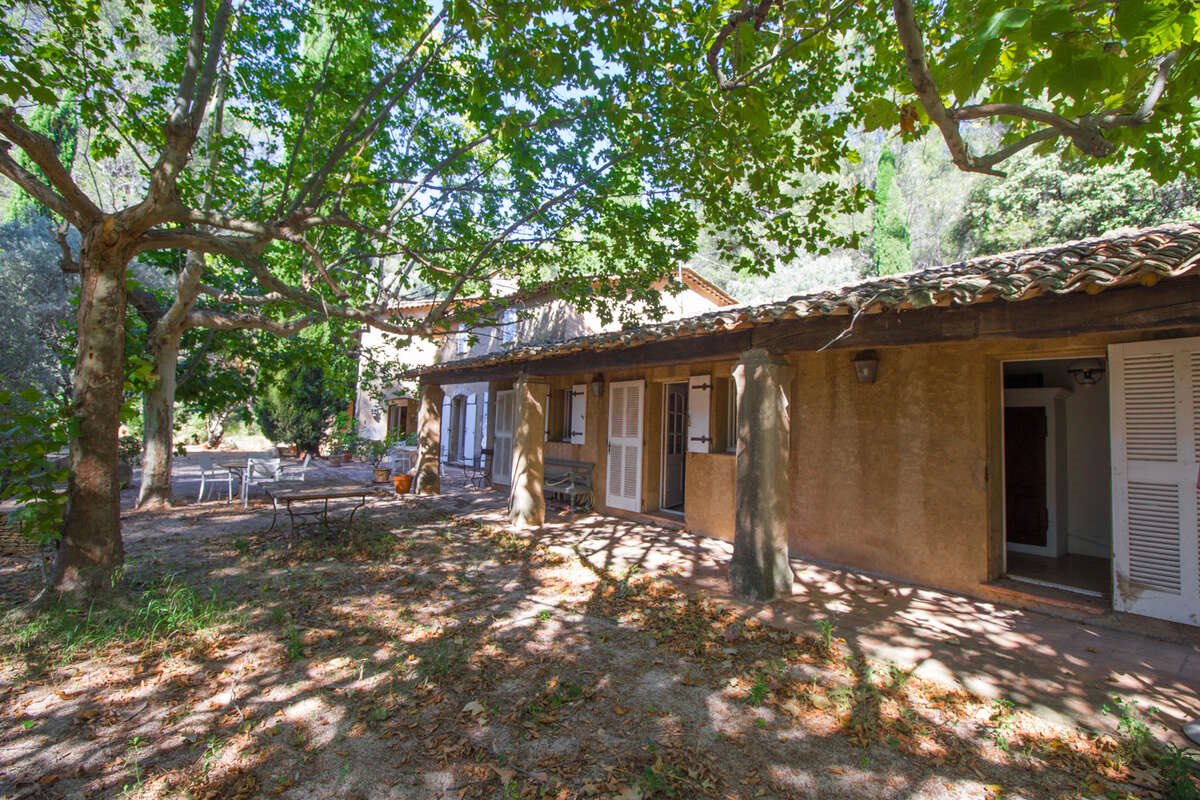 Maison à vendre, 399m², Le Revest-les-Eaux