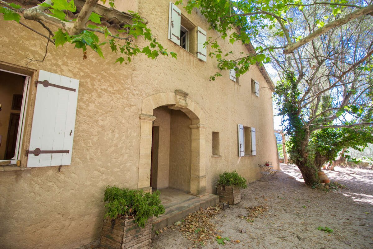 Maison à vendre, 399m², Le Revest-les-Eaux