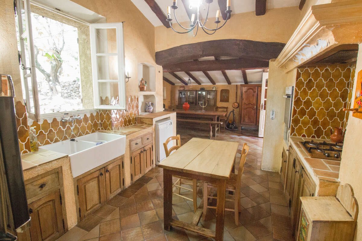 Maison à vendre, 399m², Le Revest-les-Eaux