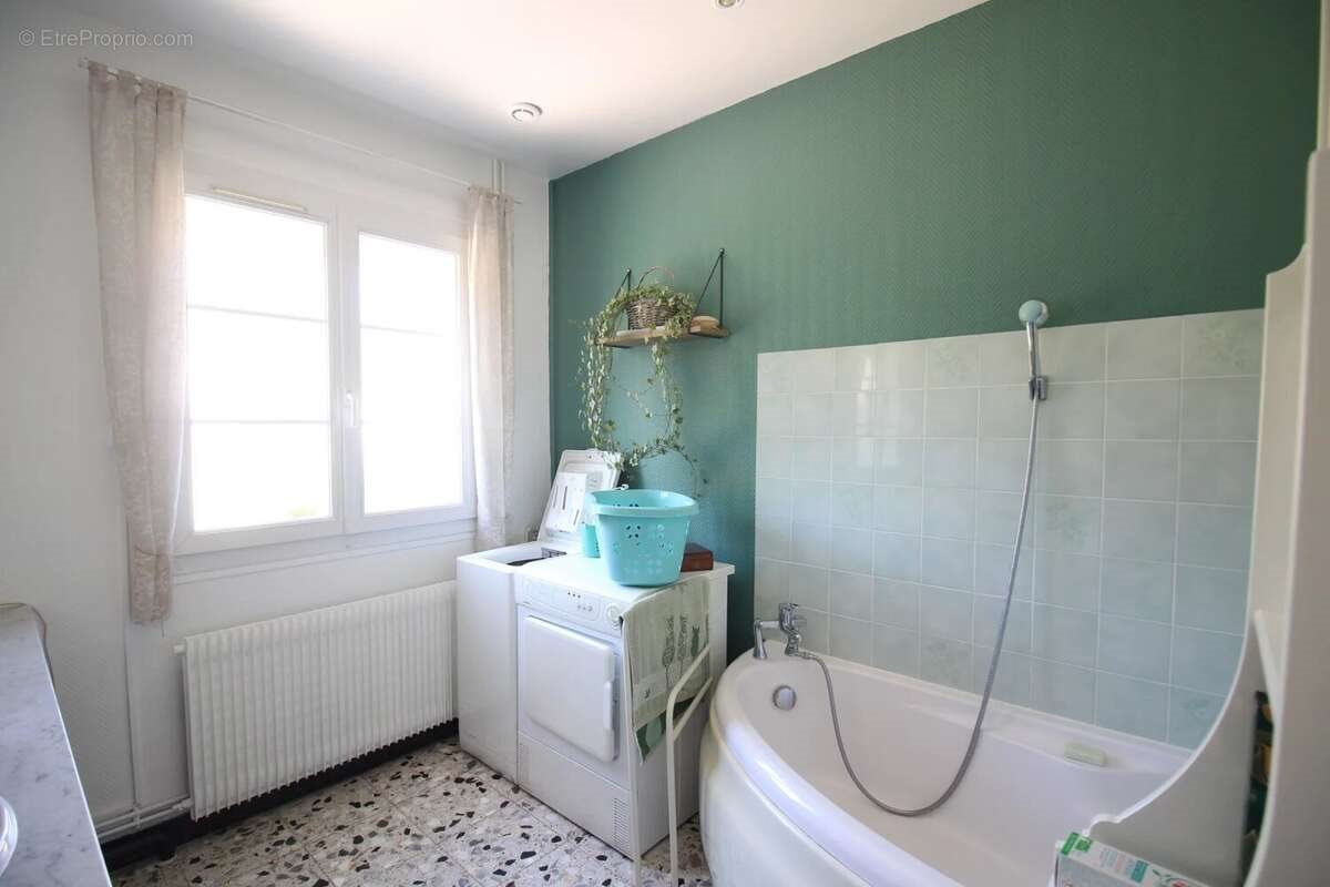 Maison à vendre, 74m², Bury