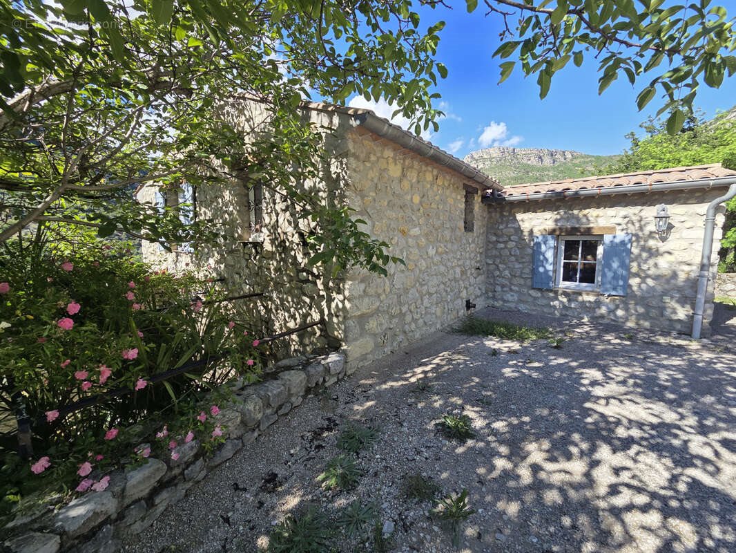 Maison à vendre, 94m², Sahune