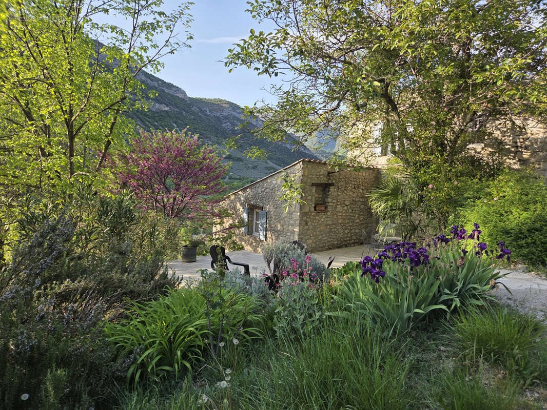 Maison à vendre, 94m², Sahune