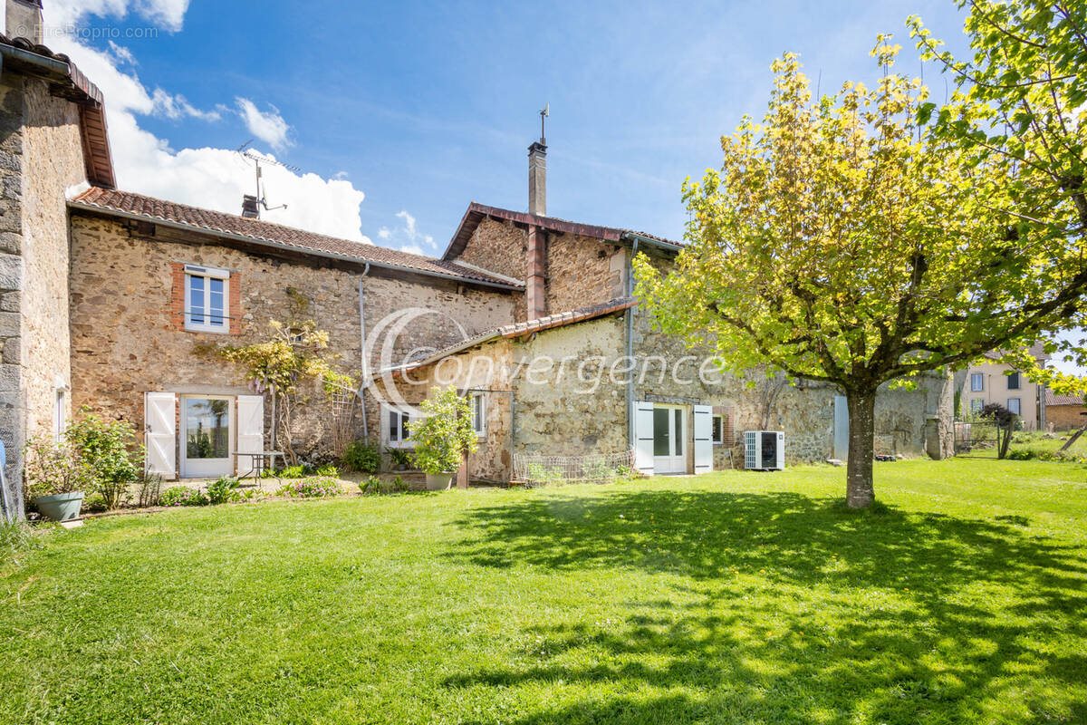 Maison à vendre, 119m², Saint-Victurnien