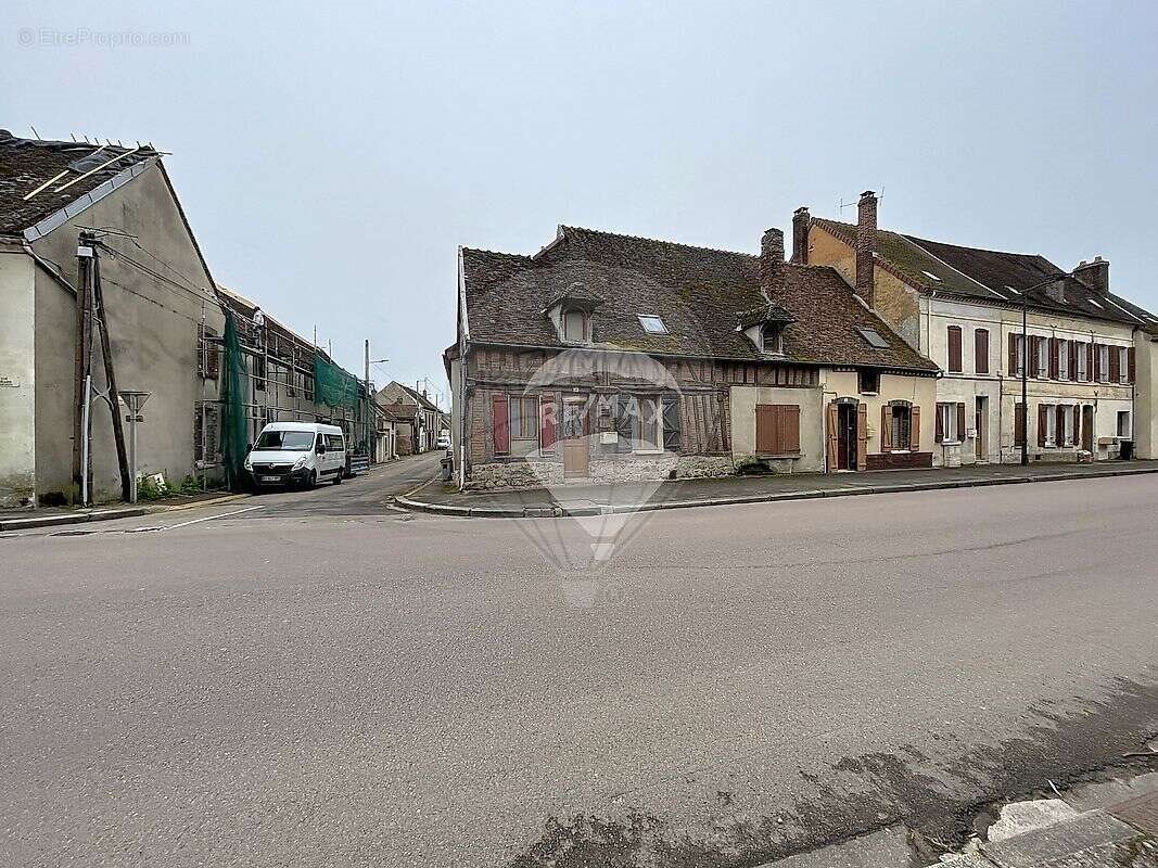 Maison à vendre, 137m², Villeneuve-l'Archevêque