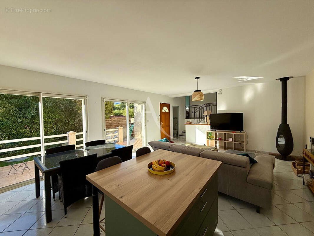 Maison à vendre, 96m², Mèze