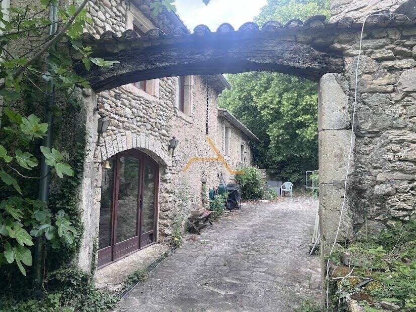 Maison à vendre, 212m², La Bégude-de-Mazenc