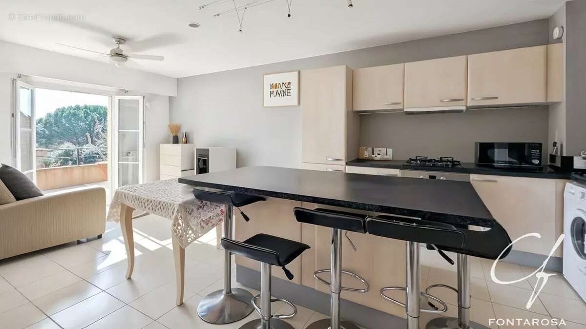Appartement à vendre, 40m², Roquebrune-sur-Argens