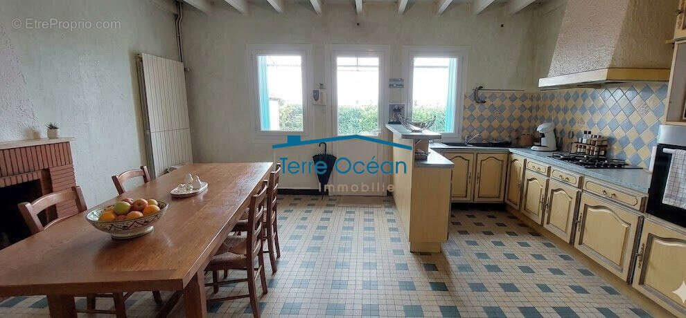 Maison à vendre, 226m², Saint-Fort-sur-Gironde