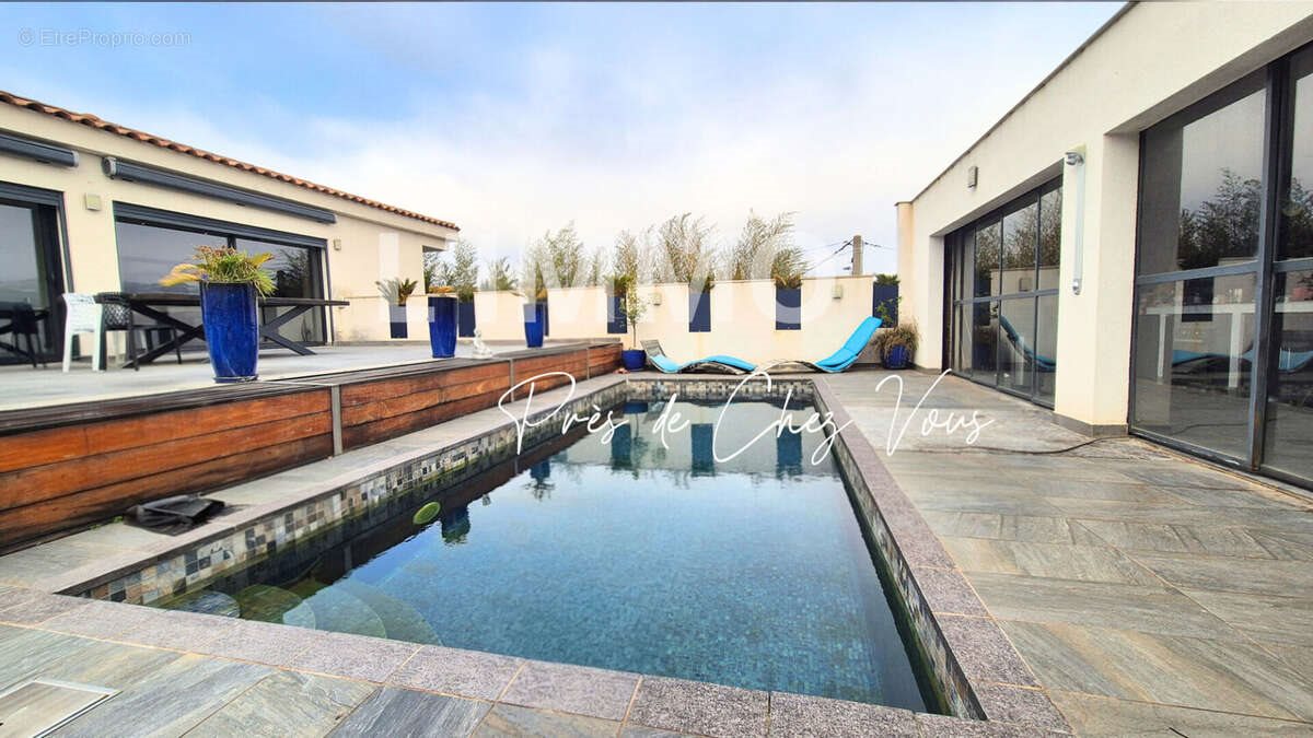 Maison à vendre, 230m², La Destrousse