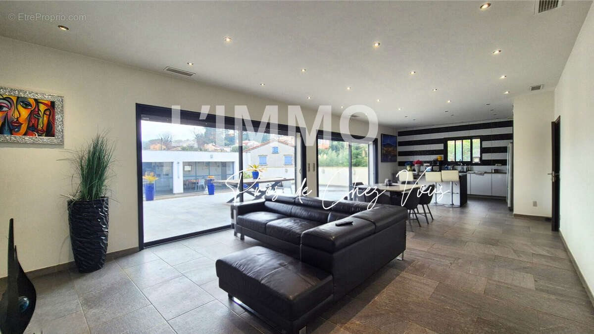 Maison à vendre, 230m², La Destrousse