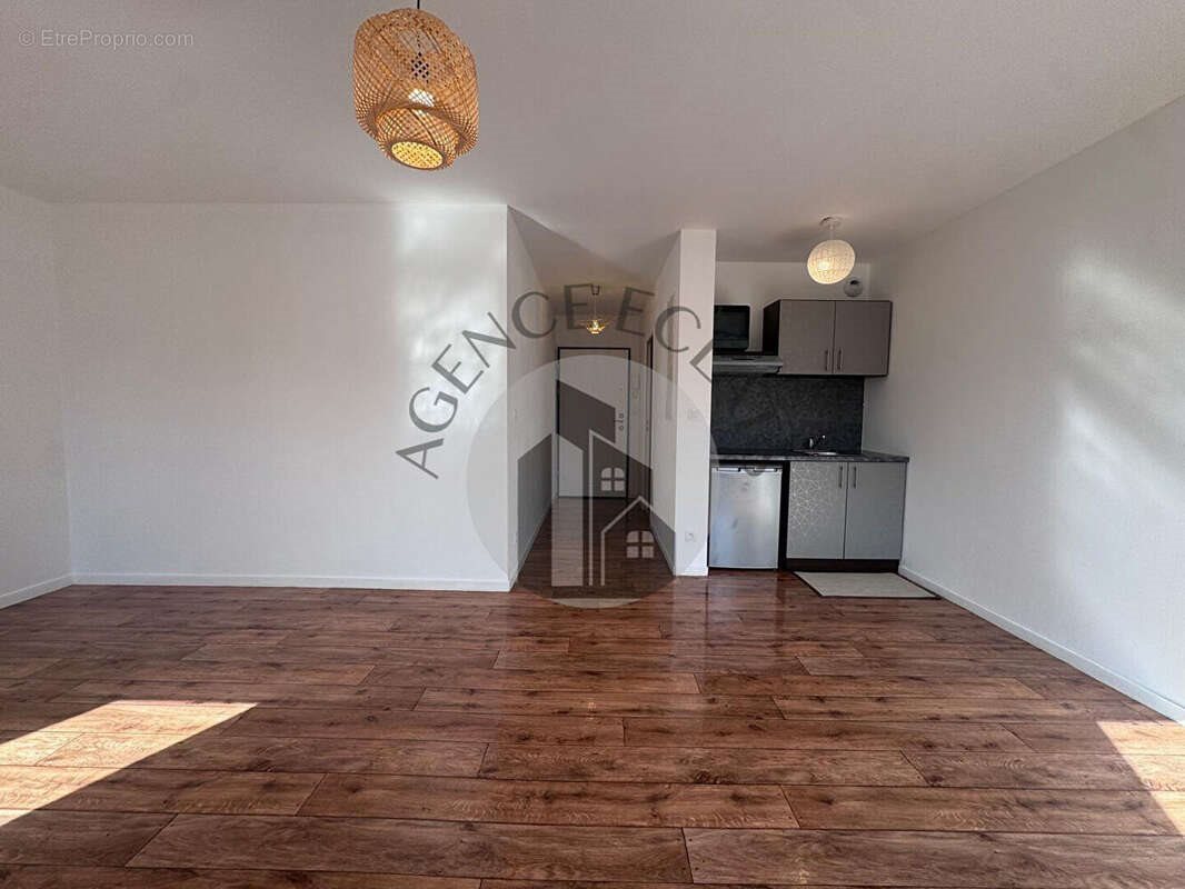 Appartement à vendre, 30m², Montévrain