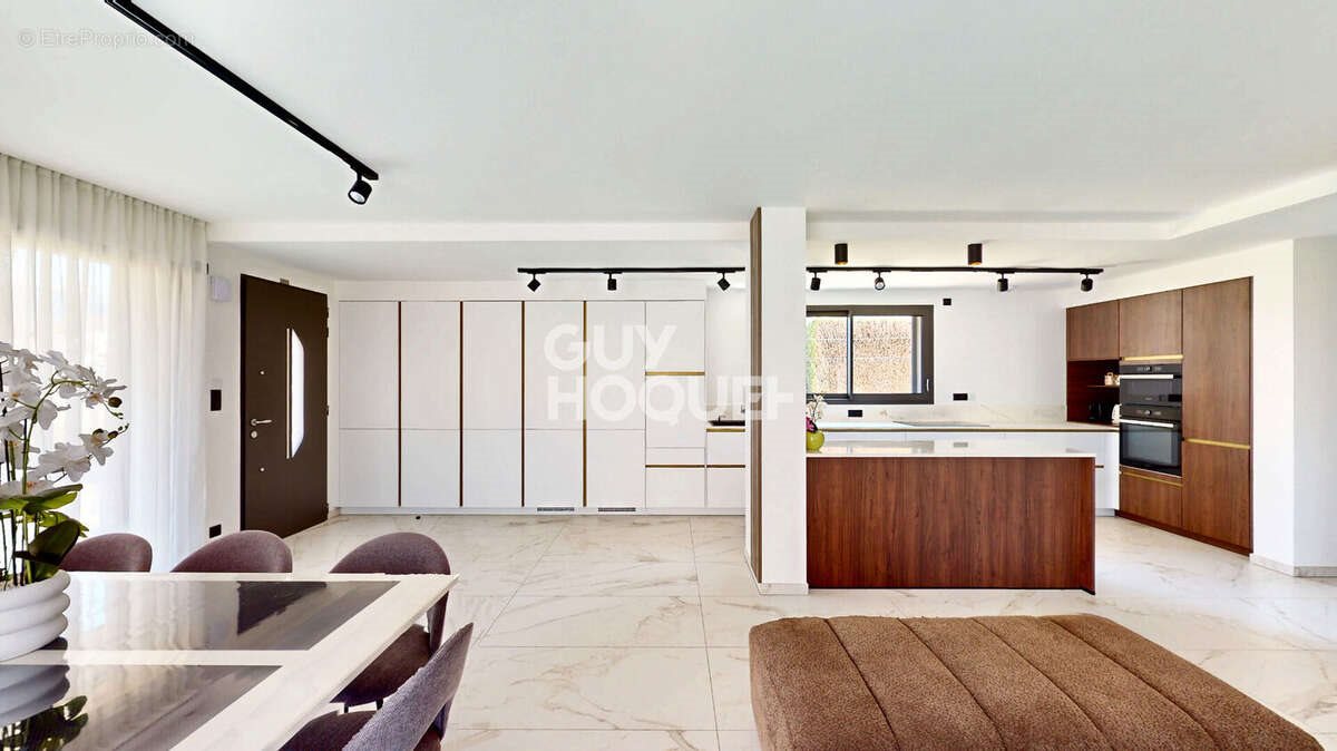 Maison à vendre, 195m², Sévrier