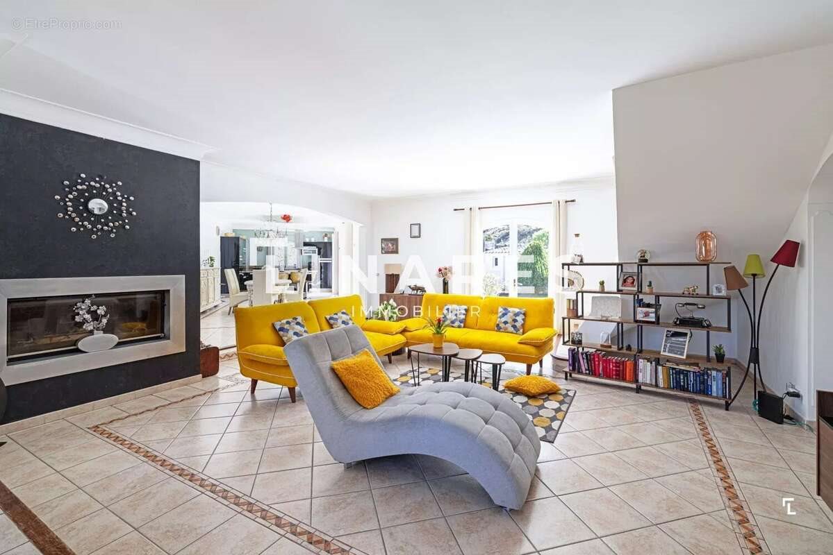 Maison à vendre, 180m², Simiane-Collongue
