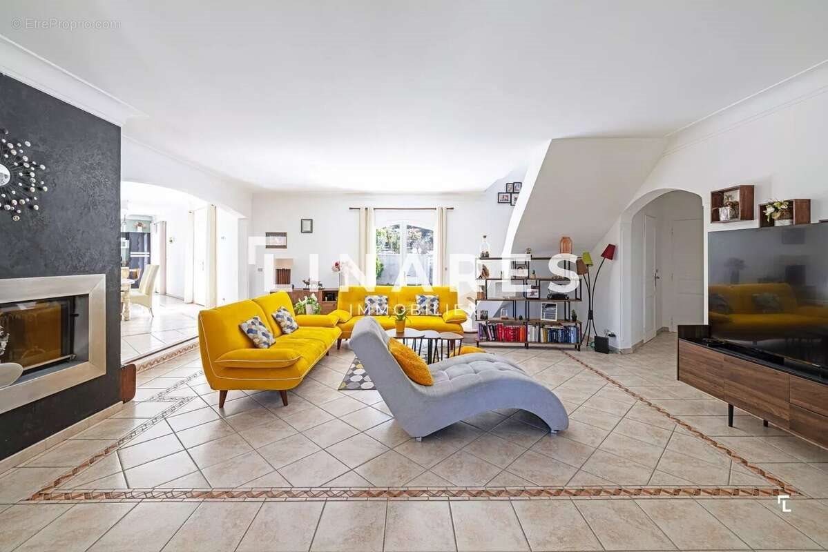 Maison à vendre, 180m², Simiane-Collongue