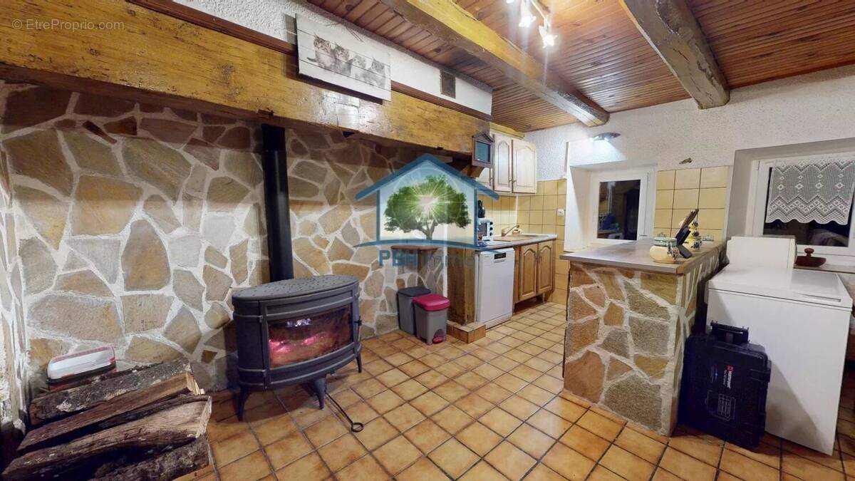 Maison à vendre, 107m², Saint-Sauves-d'Auvergne