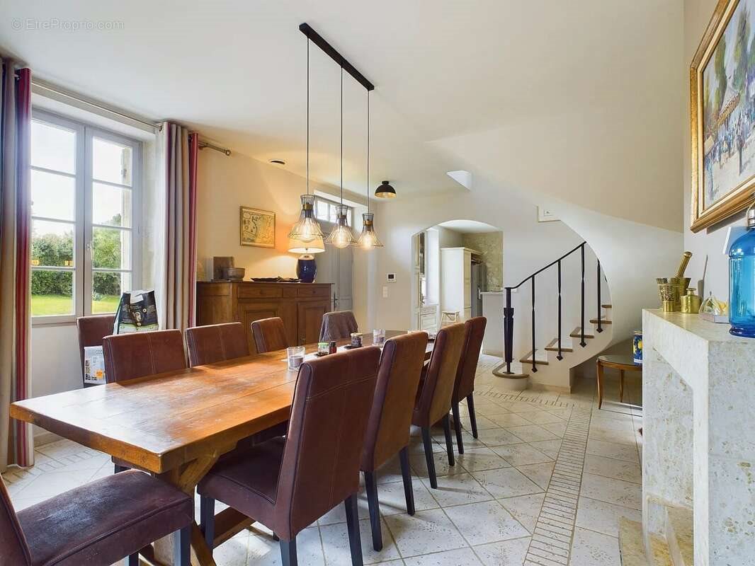 Maison à vendre, 356m², Saint-Puy