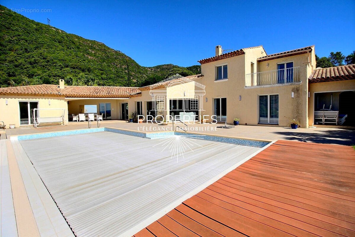 Maison à vendre, 272m², Cavalaire-sur-Mer
