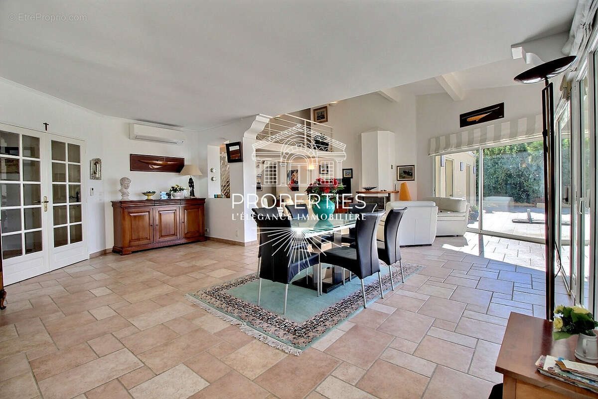 Maison à vendre, 272m², Cavalaire-sur-Mer