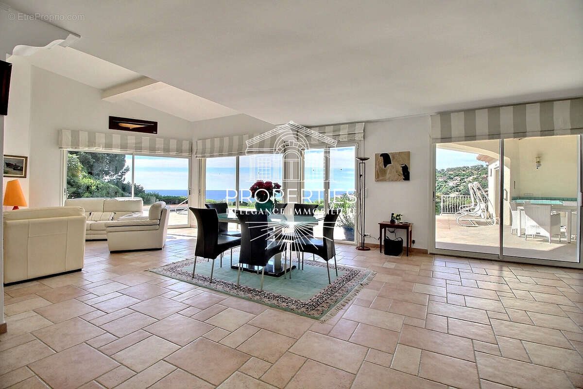 Maison à vendre, 272m², Cavalaire-sur-Mer