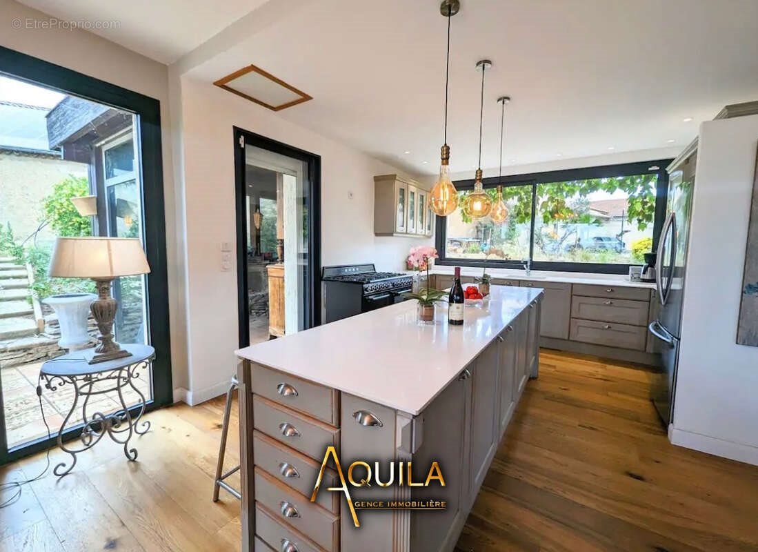 Maison à vendre, 341m², Thézan-lès-Béziers