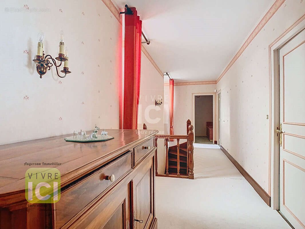 Maison à vendre, 188m², Saint-Laurent-sur-Sèvre